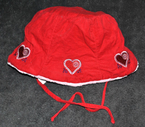 Rote mütze mit herzen - rote,
